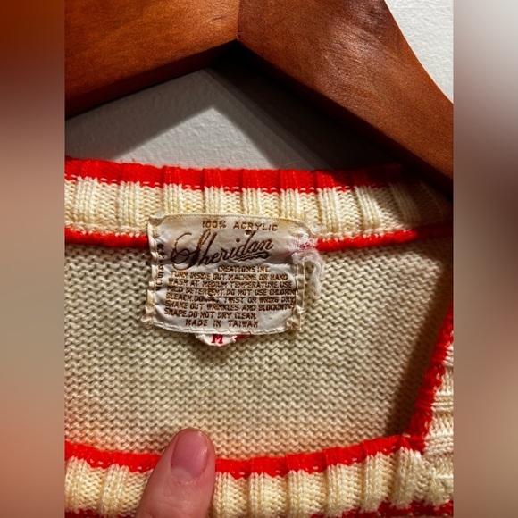 Elegant Cream and Red Women's Sweater 70’s vintage unique cute feminine - Picture 5 of 8